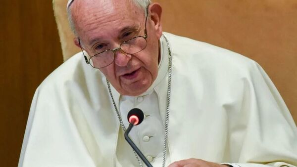 Papa Francisco está con neumonía bilateral