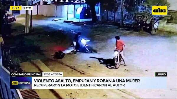 Limpio: Recuperan motocicleta robada tras violento asalto a una mujer - ABC Noticias - ABC Color