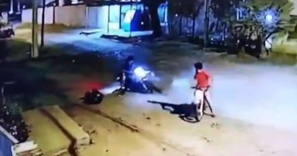 La Nación / Recuperan dos motos en vivienda de un asaltante prófugo en Limpio