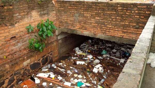 Vecinos exigen limpieza del arroyo Morotĩ para evitar taponamiento en días de lluvias - Nacionales - ABC Color