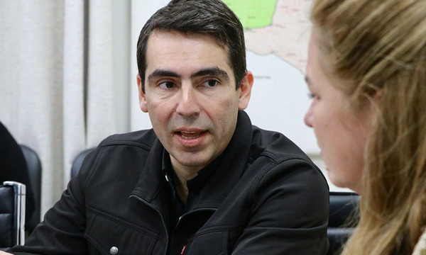 Si Lorena Ocampos va al Gran Hospital, Cristian Vera sería director de la 5ta. Región - OviedoPress