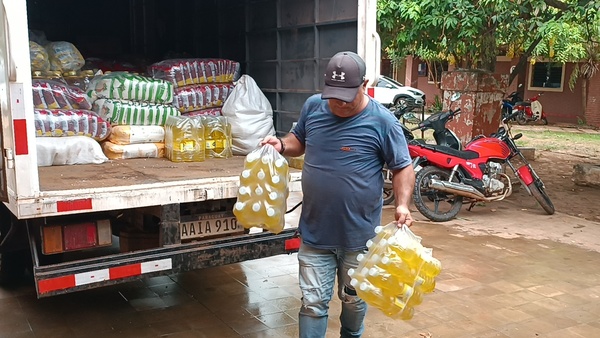 Llegan los kits de alimentos a la Escuela Planas en el barrio San Antonio