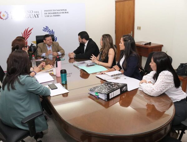 Fiscalía investiga estafa con supuesta implicancia de funcionarios del Estado a menonitas · Radio Monumental 1080 AM