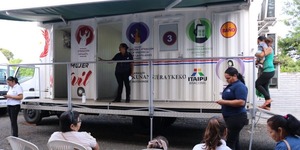 Ciudad Mujer Móvil inicia su recorrido acercando servicios públicos a localidades del interior • PARAGUAY TV