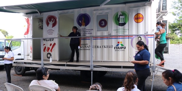 Ciudad Mujer Móvil inicia su recorrido acercando servicios públicos a localidades del interior • PARAGUAY TV