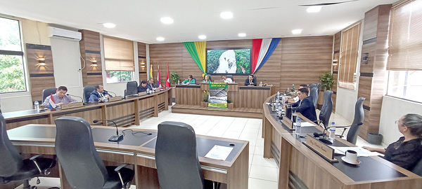 Junta Municipal trata de haraganes a los funcionarios de catastro de Pdte. Franco - La Clave