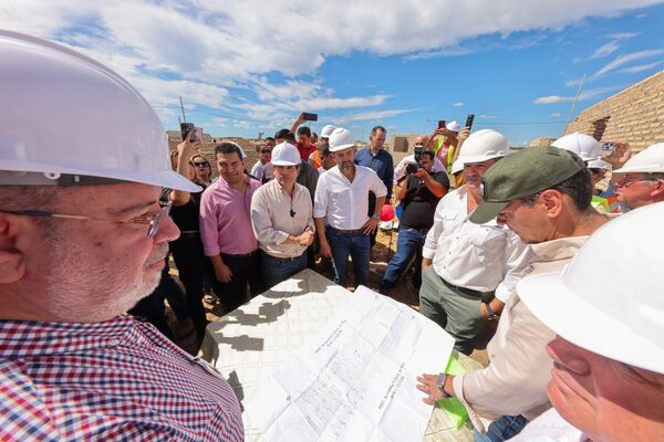 Avanza la construcción de 100 viviendas para familias pilarenses - .::Agencia IP::.