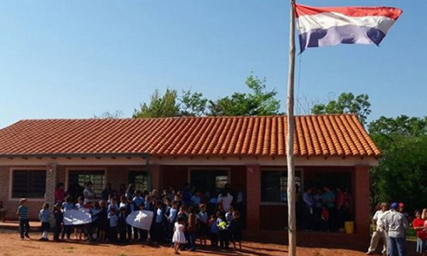 Docentes se movilizan para exigir mejores infraestructuras en escuelas públicas - OviedoPress