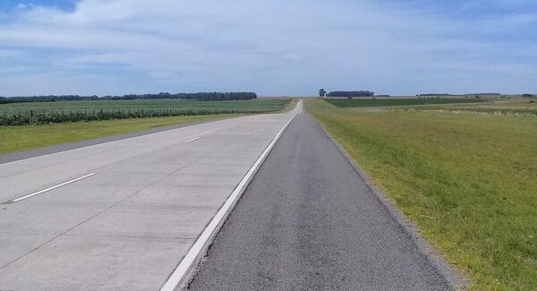 Inicia la construcción de la primera ruta de hormigón en el país