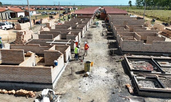 Avanza la construcción de 100 viviendas para familias pilarenses