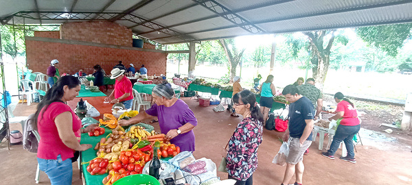 Lluvia es bonanza para productores, pero necesitan camino de todo tiempo - La Clave