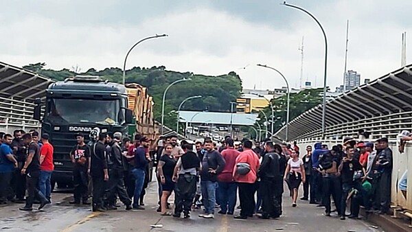 Protesta en Puente de la Amistad colapsó tráfico entre CDE y Foz