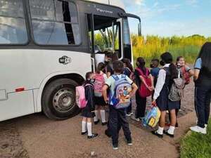 Saltos del Guairá: Comuna sostendrá a duras penas el servicio de transporte escolar tras la derogación de la Ley de Compensación - Nacionales - ABC Color