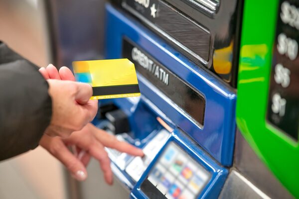 6.000 tarjetas bloqueadas del programa para Adultos Mayores