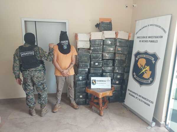 Agentes antidrogas incautaron casi mil kilos de mariguana dentro de una vivienda - Unicanal