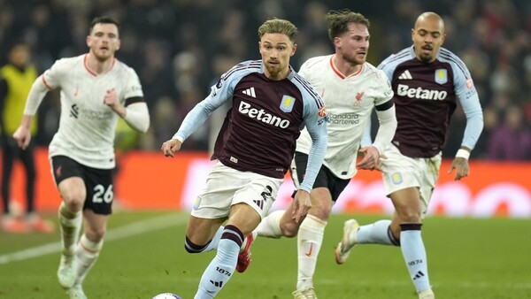 El Aston Villa frena al Liverpool y anima la Premier