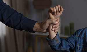 Hombre es imputado por maltratar y amenazar de muerte a sus hijos en Alto Paraná - OviedoPress