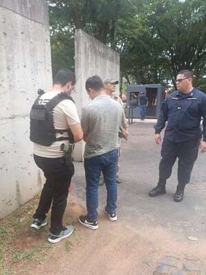 Se entrega policía implicado en tráfico aéreo de cocaína en Cerrito - Policiales - ABC Color