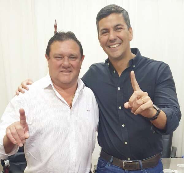 Rivas padre es premiado pese a rosario de denuncias en contra - Política - ABC Color