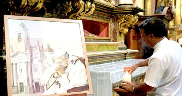 La Nación / Francisco muestra una “leve mejoría”, según los últimos análisis