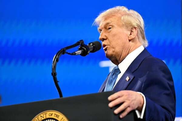 Trump afirma que Rusia “tiene todas las cartas” en conversaciones sobre Ucrania - Mundo - ABC Color