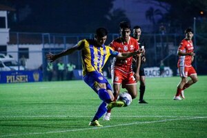 Versus / El nuevo club de Rodrigo Rojas en el fútbol paraguayo