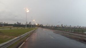 Vuelven ambiente caluroso y lluvias en gran parte del país este jueves