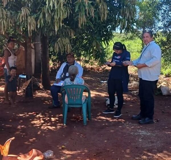 Equipo de Salud de la USF Santa Lucía actualiza censo comunitario y lleva vacunación a familias vulnerable