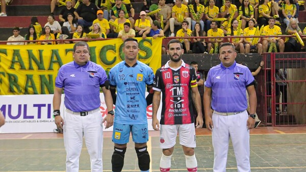 Minga Guazú tumba a Franco en el estreno