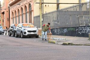 Cuidacoches son desalojados en zona del Puerto de Asunción - trece