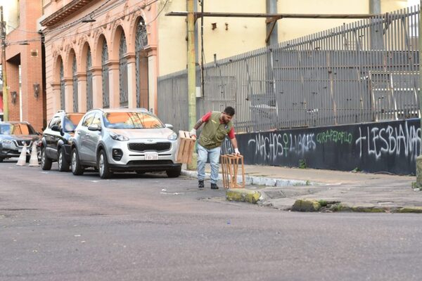 Cuidacoches son desalojados en zona del Puerto de Asunción - trece