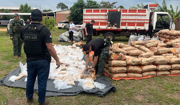 Interceptan carga de marihuana camuflada en bolsas de carbón en Canindeyú - .::Agencia IP::.