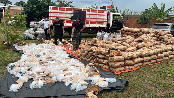 SENAD intercepta carga de marihuana camuflada con bolsas de carbón en Canindeyú