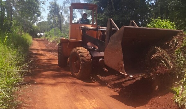 Mantenimiento de caminos rurales garantiza transitabilidad a pobladores de Itapúa - .::Agencia IP::.
