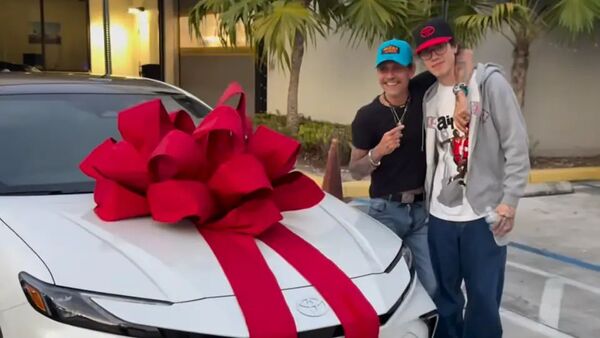Ami de Marc Anthony sale en su defensa tras cañeadas por el regalo para su hijo: “Es el auto que Ryan quería”