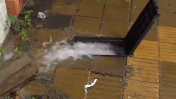 Robo masivo de medidores de Essap provoca derroche de agua en San Lorenzo