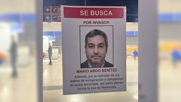 Recibieron a la delegación de Cerro con póster de Marito en el aeropuerto de Venezuela