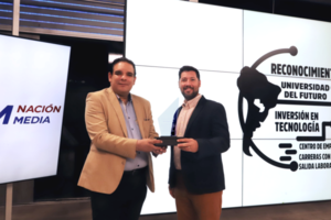 UCP recibió por segundo año consecutivo el premio de Universidad del Futuro - La Clave