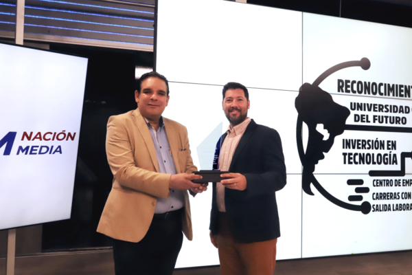 UCP recibió por segundo año consecutivo el premio de Universidad del Futuro - La Clave