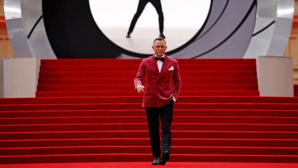 Mientras se espera nuevo James Bond, Amazon asume control creativo de franquicia