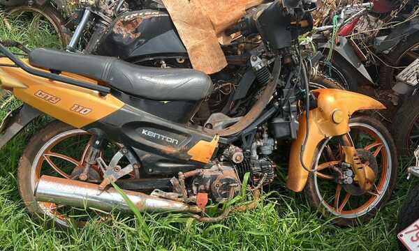 Incautan moto por exposición al peligro