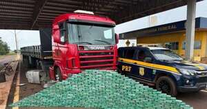 La Nación / Cae camión con matrícula paraguaya que llevaba 400 kilos de cocaína colombiana