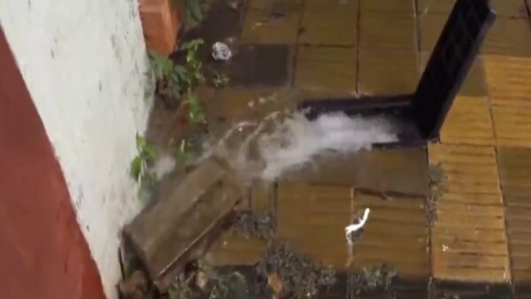 Robo masivo de medidores de la ESSAP provoca derroche de agua en San Lorenzo