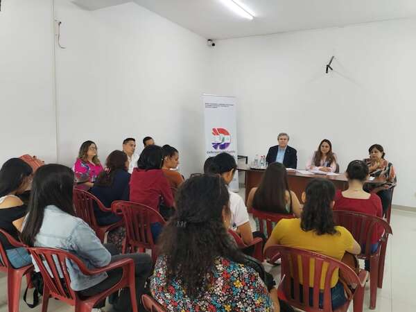 Mujeres postulantes a la Policía y a las FF.AA. exigen solución - Política - ABC Color