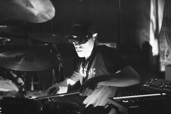 Maxi Sayes, percusionista de Ca7riel y Paco Amoroso, dará clase magistral en Paraguay - Música - ABC Color