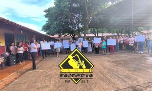 Padres respaldan a directora y repudian persecución en escuela