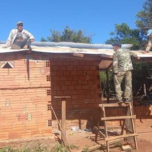 Militares trabajan en la reconstrucción de viviendas en San José de los Arroyos - Unicanal