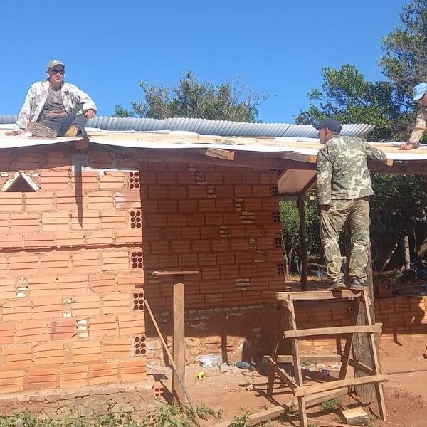 Militares trabajan en la reconstrucción de viviendas en San José de los Arroyos - Unicanal