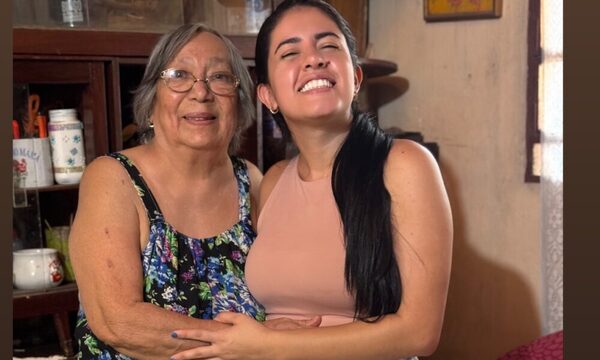 Mily Brítez vio su álbum familiar con su ex profe y encontró en una foto un defecto que tiene de chiquita