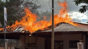 Video: Incendio provoca susto en el Ecotour Laguna Blanca